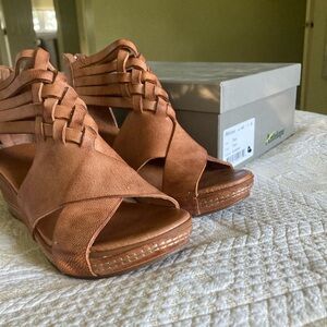 Antelope, Tavi, tan, leather, wedge sandle